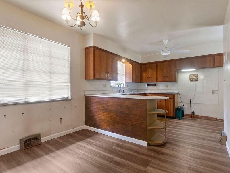 233 Postle Boulevard, Columbus, OH 43228 Photo 6