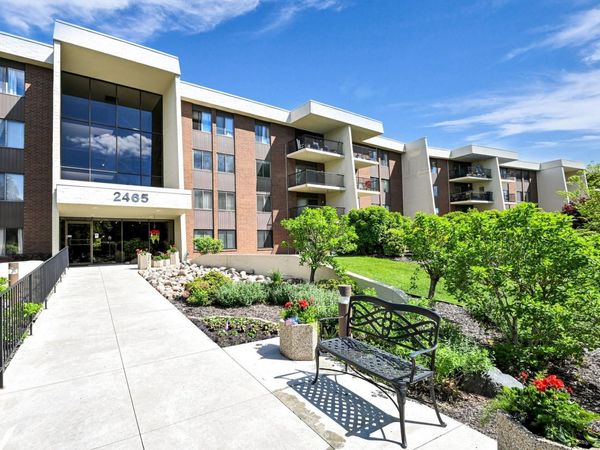 2465 Londin Lane E, Unit 106, Maplewood, MN 55119