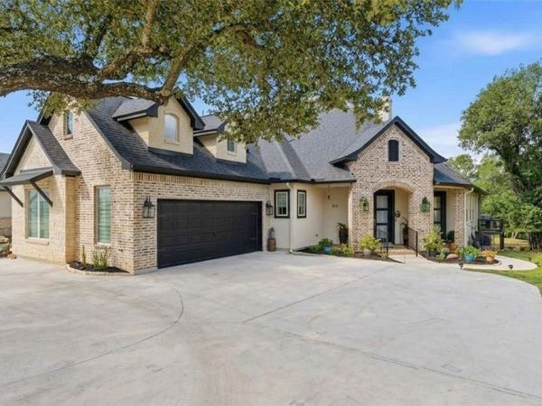 210 Jeff Vaughn , Blanco, TX 78606