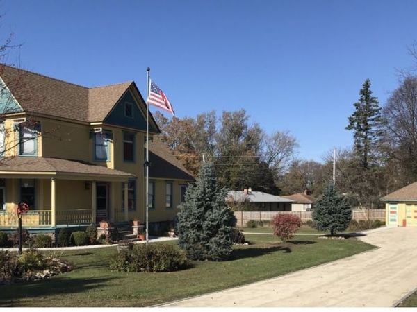 200 W Woodstock Street , Crystal Lake, IL 60014