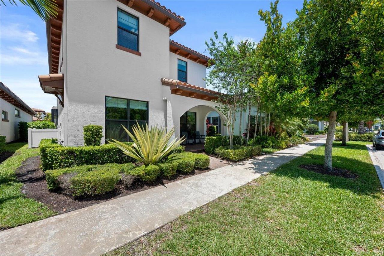 8039 Hobbes Way, Palm Beach Gardens, FL 33418 Photo