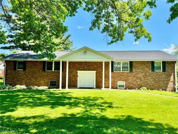 1236-1238 Bowen Circle NW, Canton, OH 44708