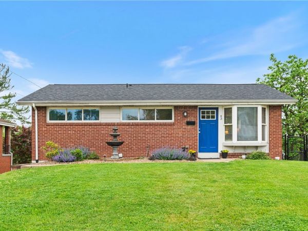 43 Woodridge Dr, Carnegie, PA 15106