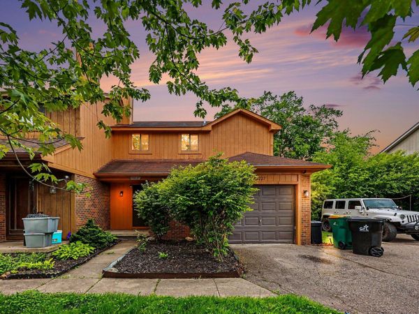 23227 Middlebelt Road, Farmington, MI 48336