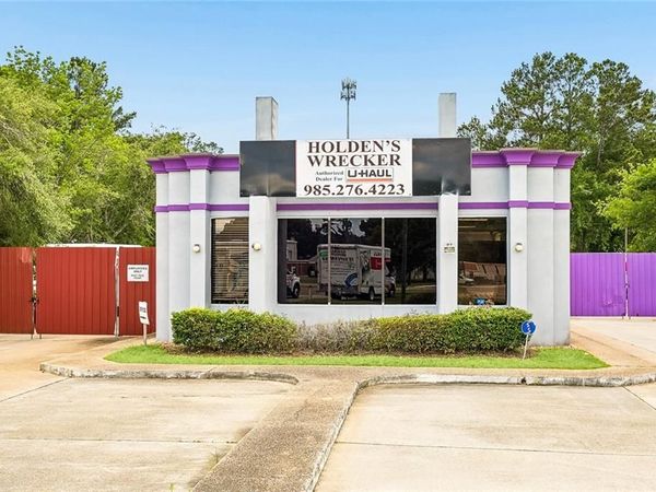 1930 COLLINS Boulevard , Covington, LA 70433