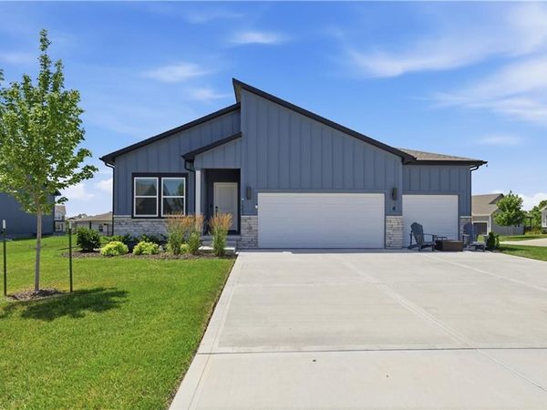 1543 Arbor Valley Drive, Lee's Summit, MO 64082
