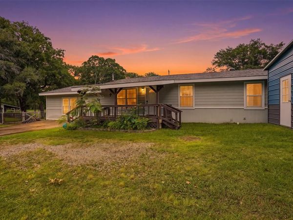 1724 E Crestway Drive, West Tawakoni, TX 75474