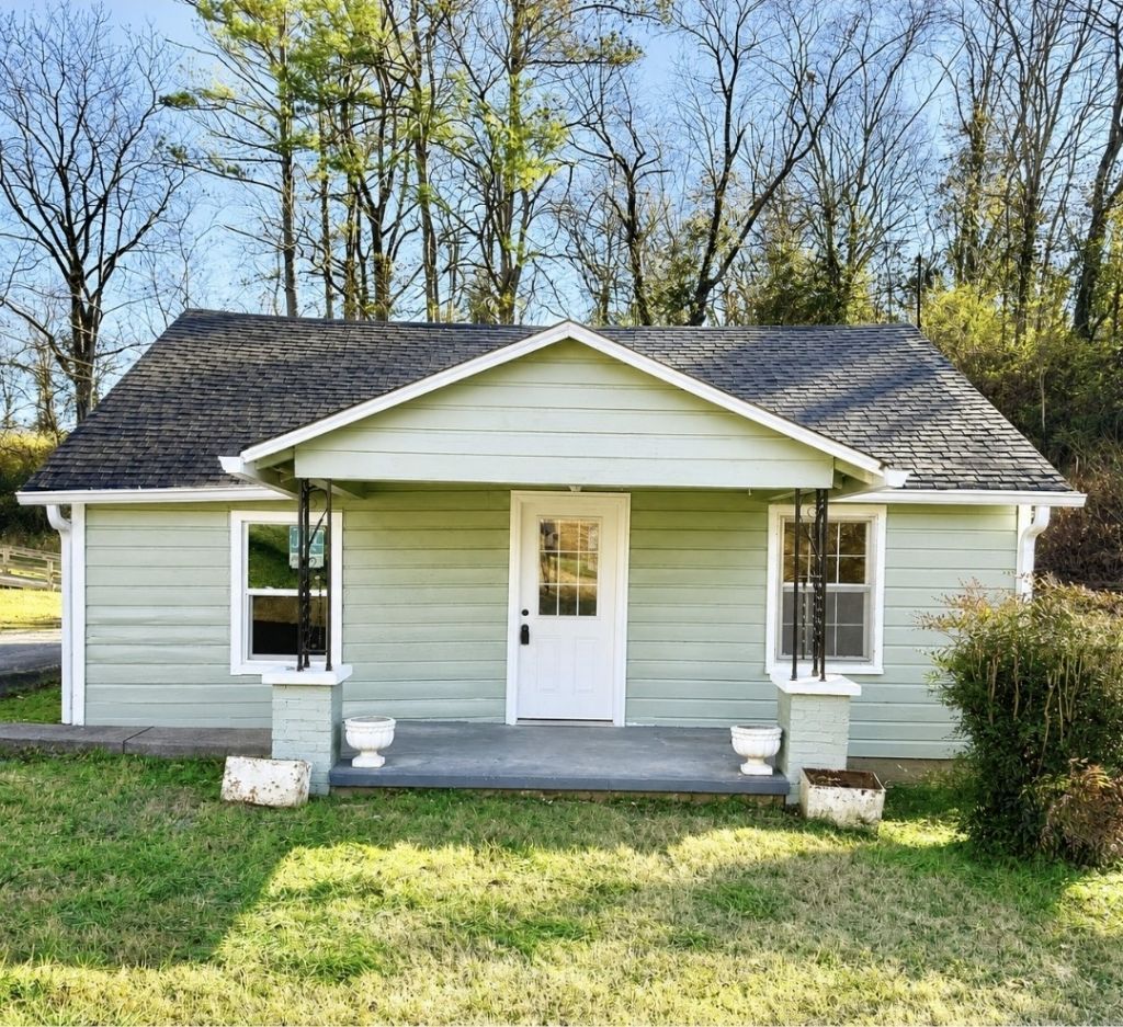 833 Cumberland Dr, Clarksville, TN 37040 Main Photo