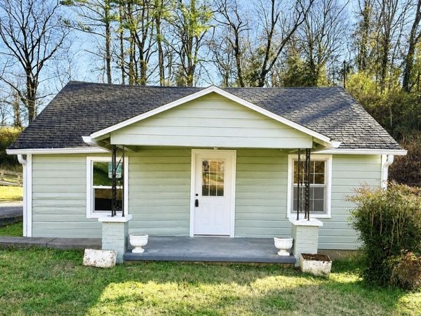 833 Cumberland Dr , Clarksville, TN 37040