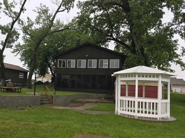 33 Lakewood Drive , Columbus, NE 68601