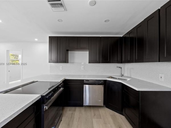 2608 NW 3rd St , Pompano Beach, FL 33069