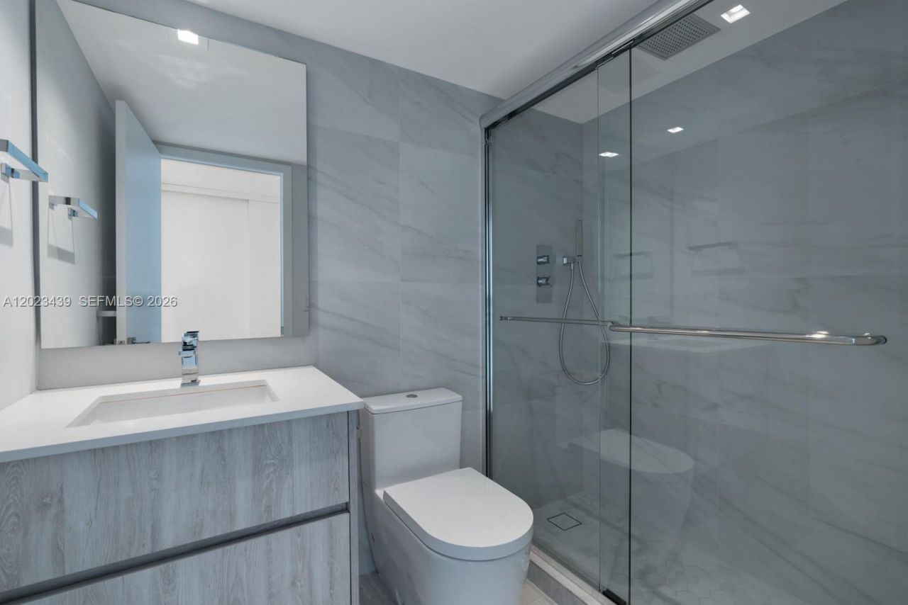 6301 Collins Ave , Unit 2502, Miami Beach, FL 33141 Photo