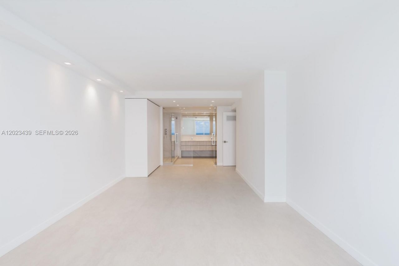 6301 Collins Ave , Unit 2502, Miami Beach, FL 33141 Photo