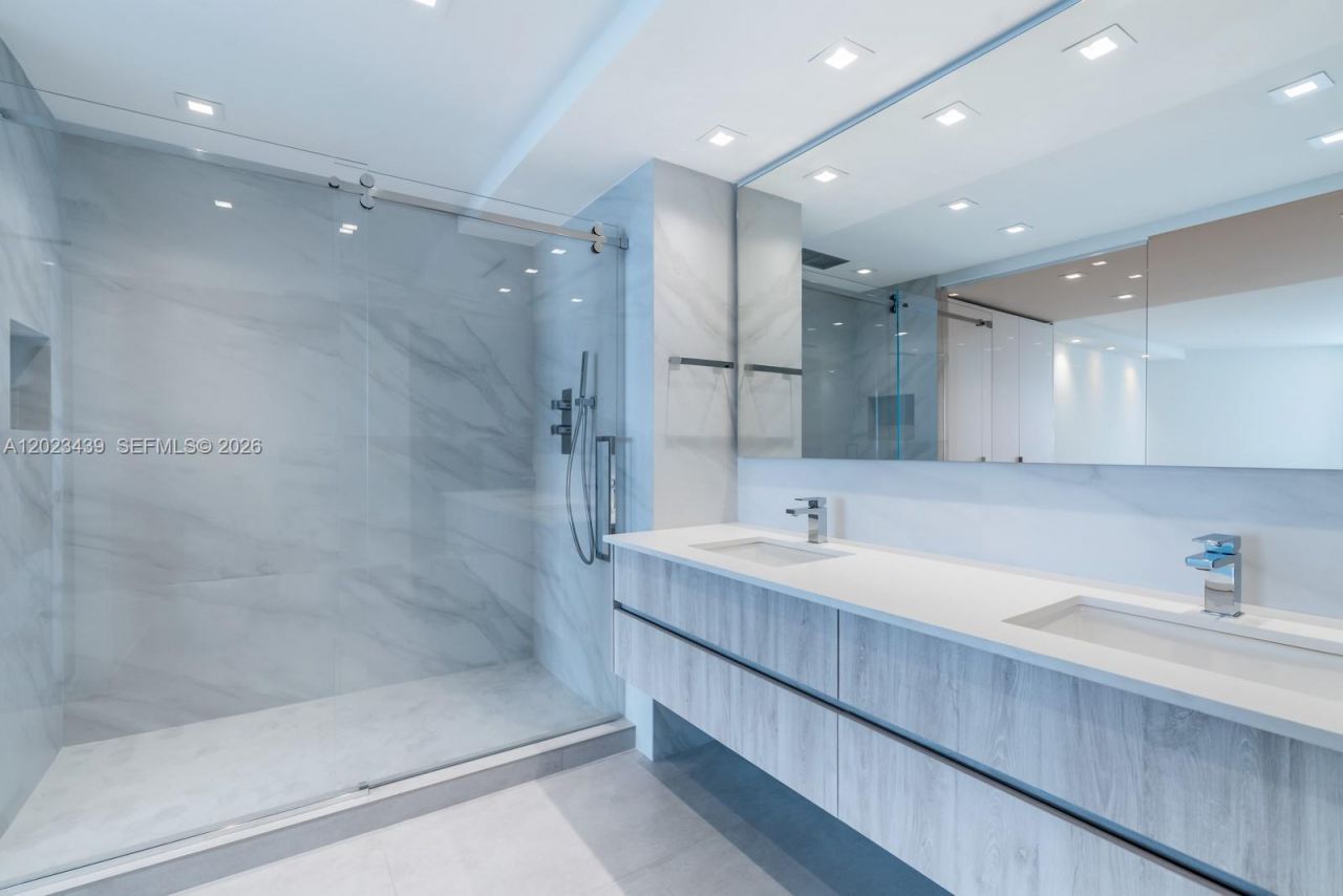6301 Collins Ave , Unit 2502, Miami Beach, FL 33141 Photo