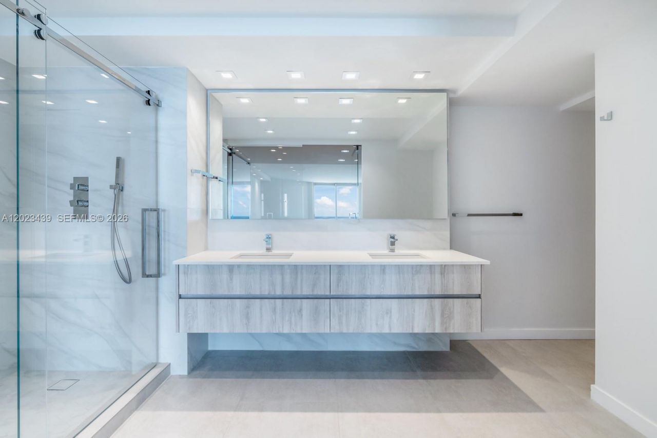 6301 Collins Ave , Unit 2502, Miami Beach, FL 33141 Photo