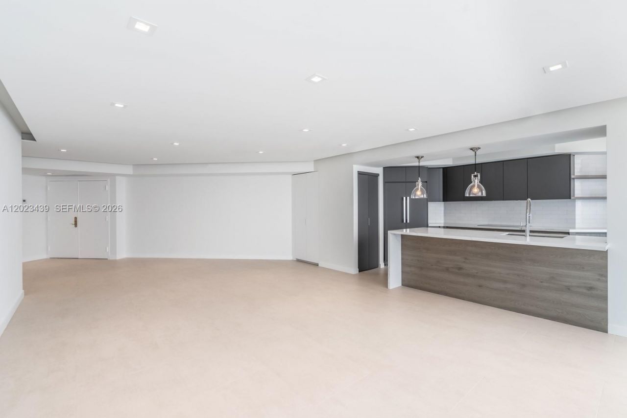 6301 Collins Ave , Unit 2502, Miami Beach, FL 33141 Photo