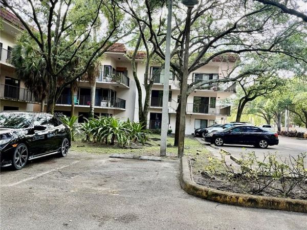 4725 SW 62nd Ave, Unit 104, Davie, FL 33314