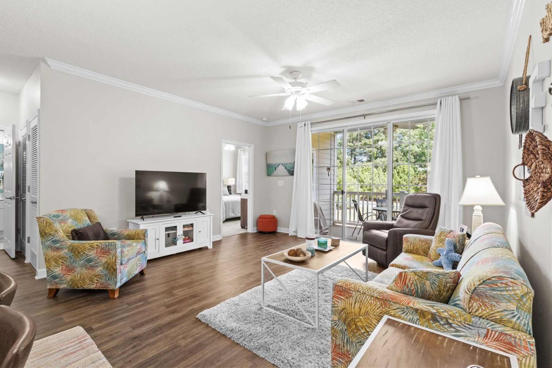 5825 Catalina Dr. Photo 10
