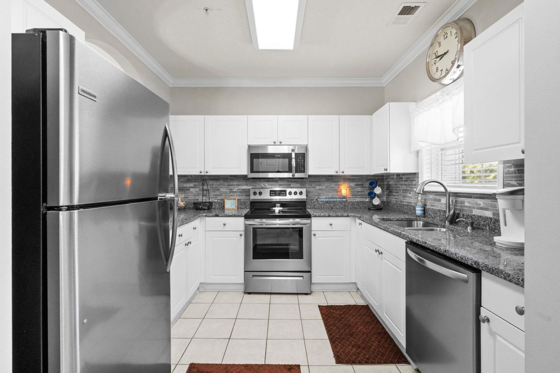 5825 Catalina Dr. Photo 17