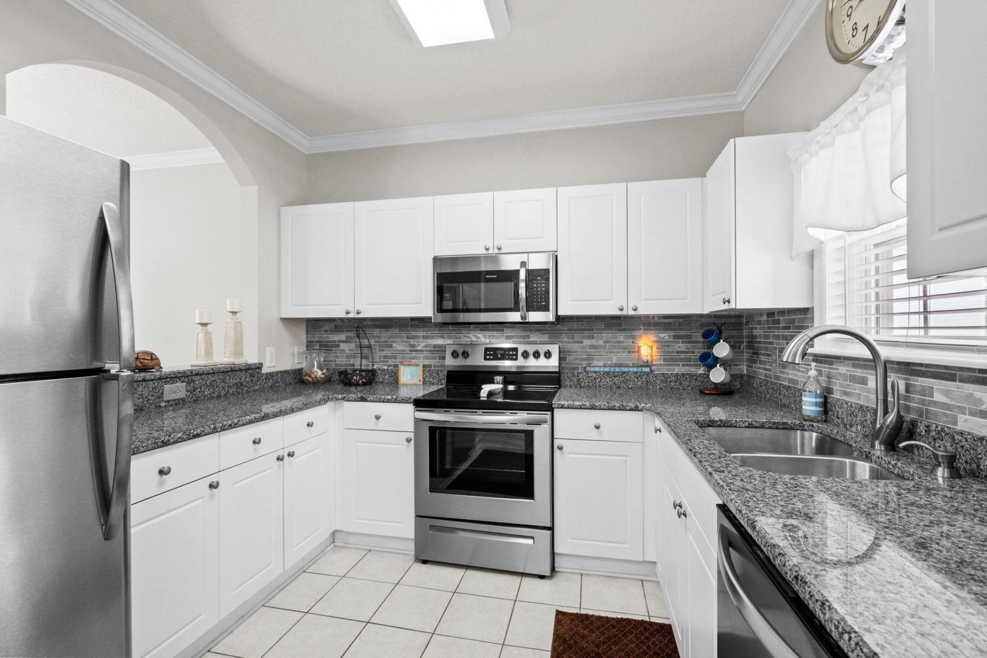 5825 Catalina Dr. Photo 18