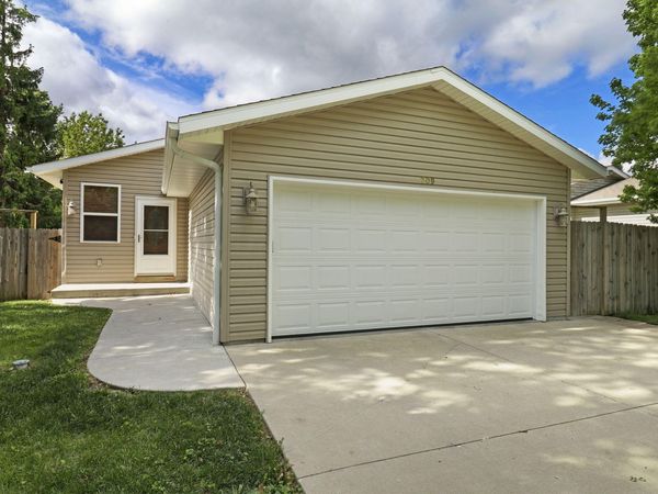 209 E Chestnut St, Salem Lakes, WI 53170