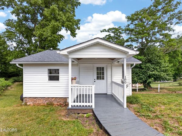 180 Johnson Rd, Oak Ridge, TN 37830