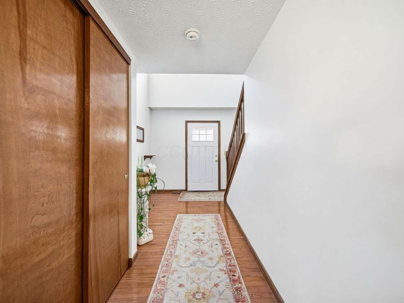 1063 Margate Circle E, London, OH 43140 Photo 12