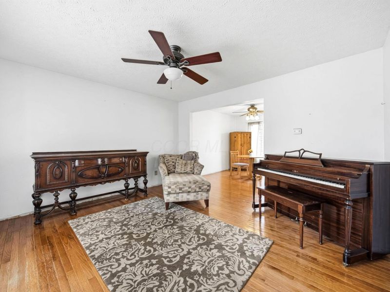 1063 Margate Circle E, London, OH 43140 Photo 13