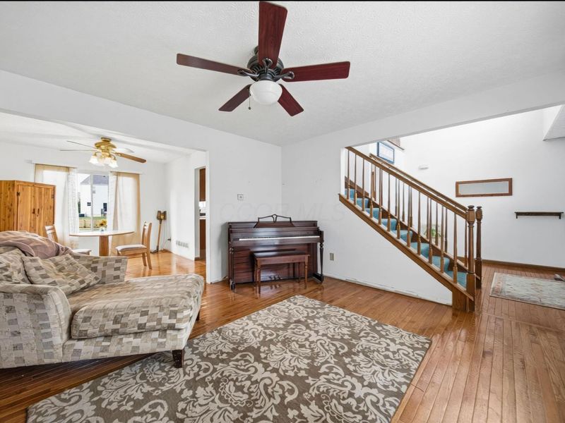 1063 Margate Circle E, London, OH 43140 Photo 14