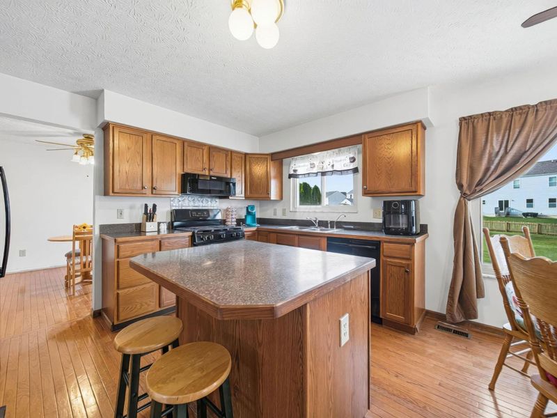 1063 Margate Circle E, London, OH 43140 Photo 17