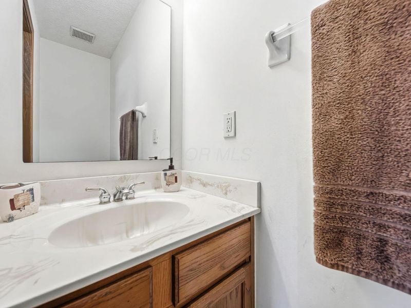 1063 Margate Circle E, London, OH 43140 Photo 25