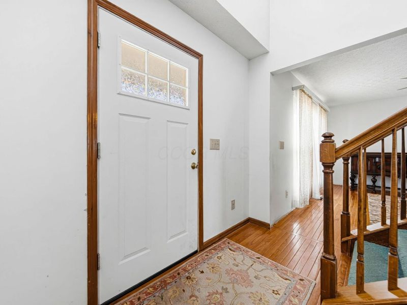1063 Margate Circle E, London, OH 43140 Photo 9