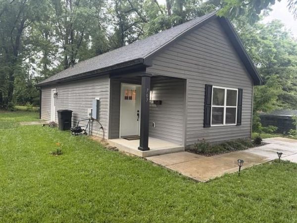 707 Edelen Avenue , Bardstown, KY 40004