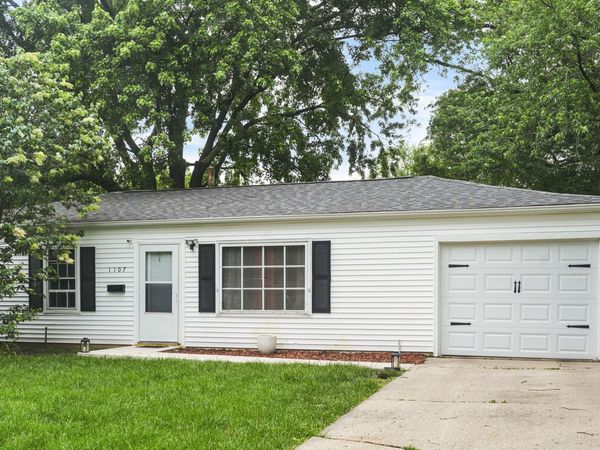 1107 N Highlands Drive , Urbana, IL 61801