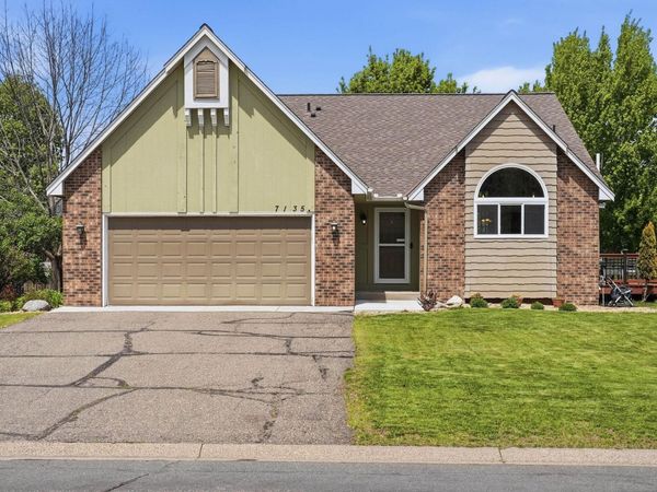 7135 Upper 157th Street W, Apple Valley, MN 55124