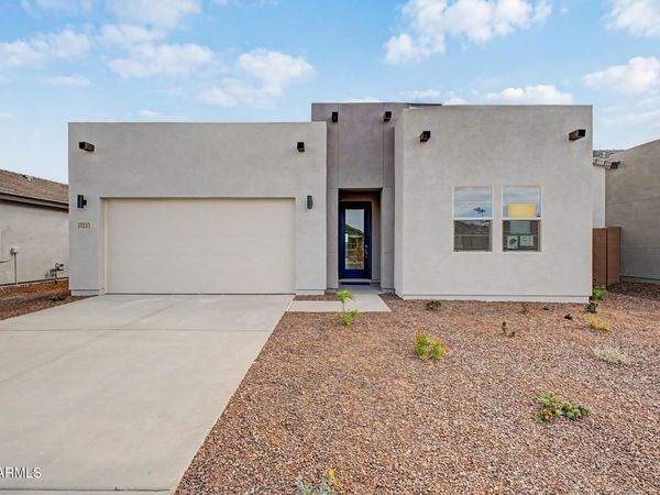 17255 W SAGUARO VISTA Drive, Surprise, AZ 85387
