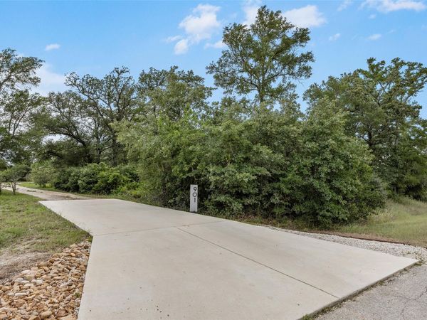 901 Spanish Oaks Blvd BLVD, Lockhart, TX 78644