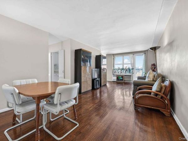 142-05 Roosevelt Avenue, Unit 7, Flushing, NY 11354