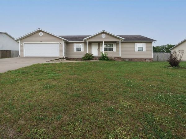 1303 Sunset Boulevard , Berryville, AR 72616