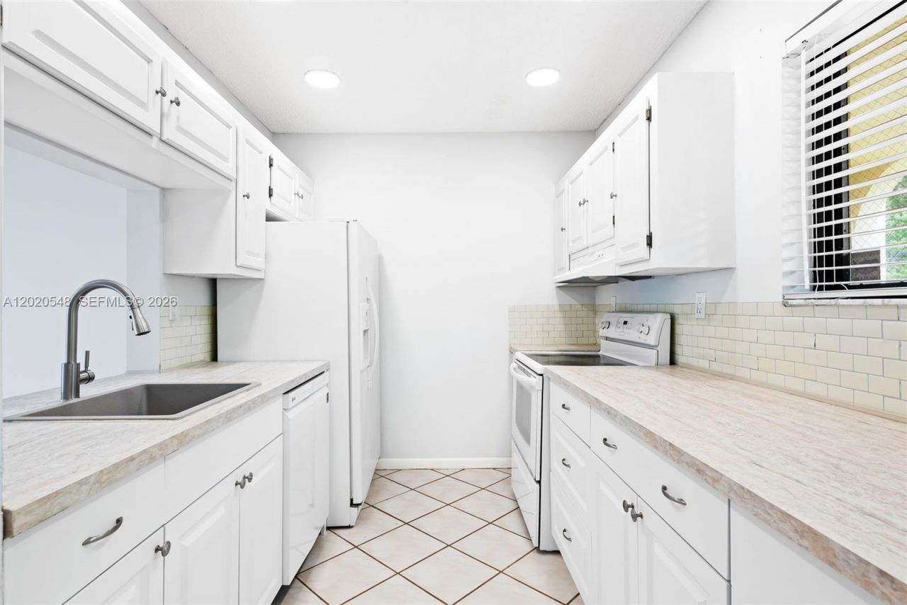 918 SW 9th Street Cir , Unit 204, Boca Raton, FL 33486 Photo