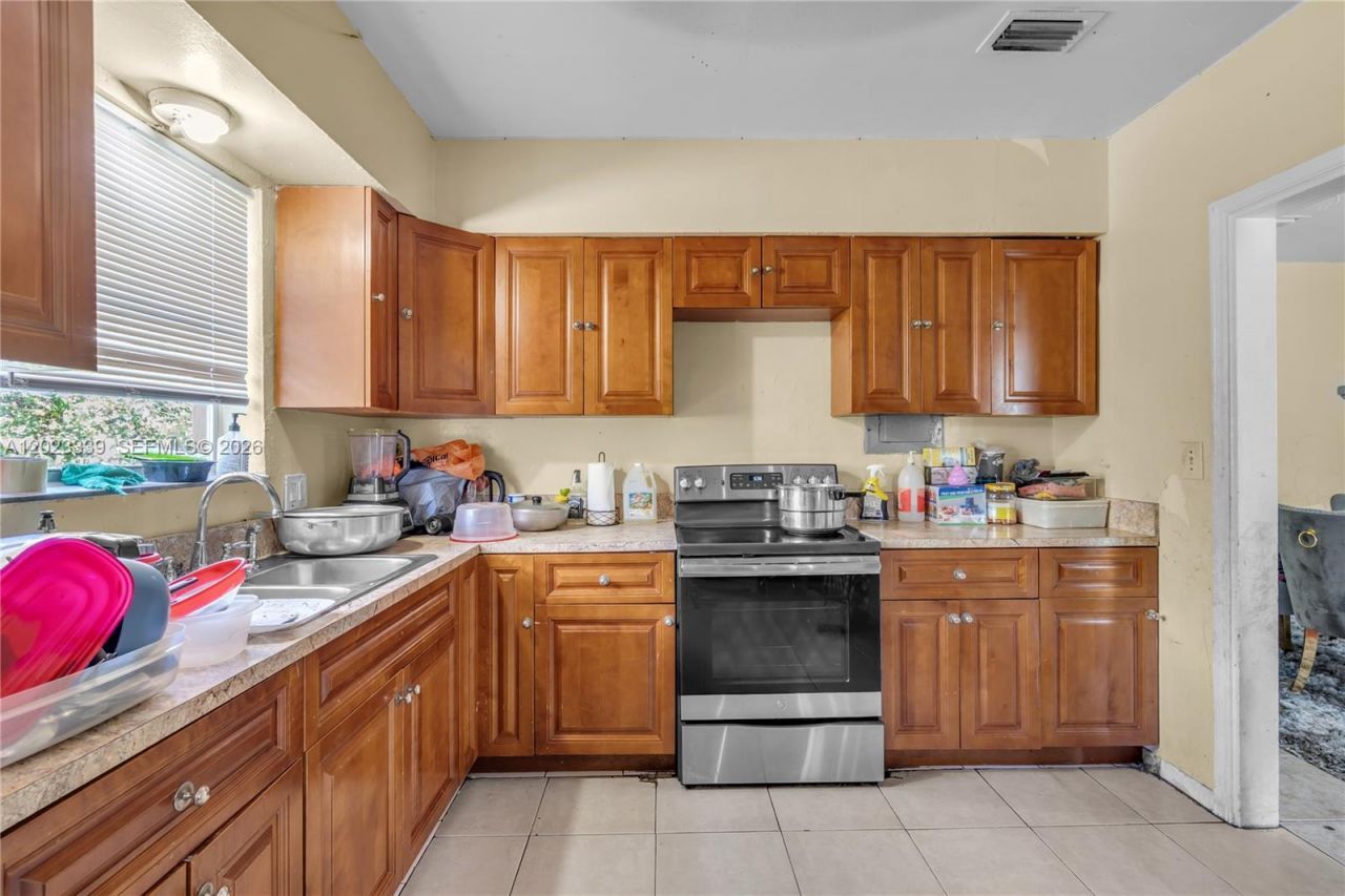 94 NW 69th St , Miami, FL 33150 Photo