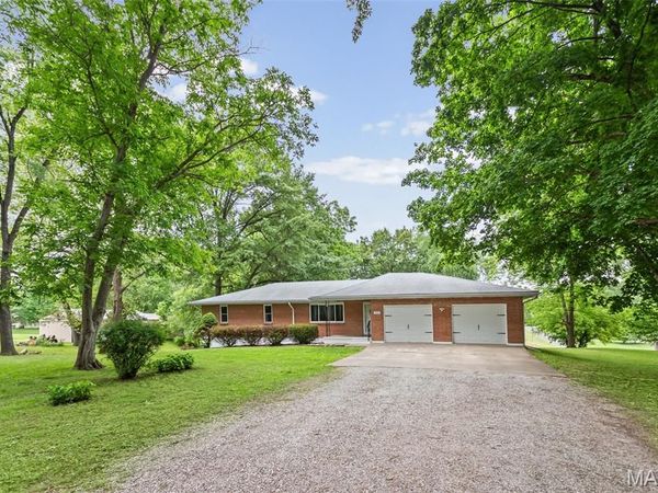 411 E Roosevelt Drive , Moro, IL 62067
