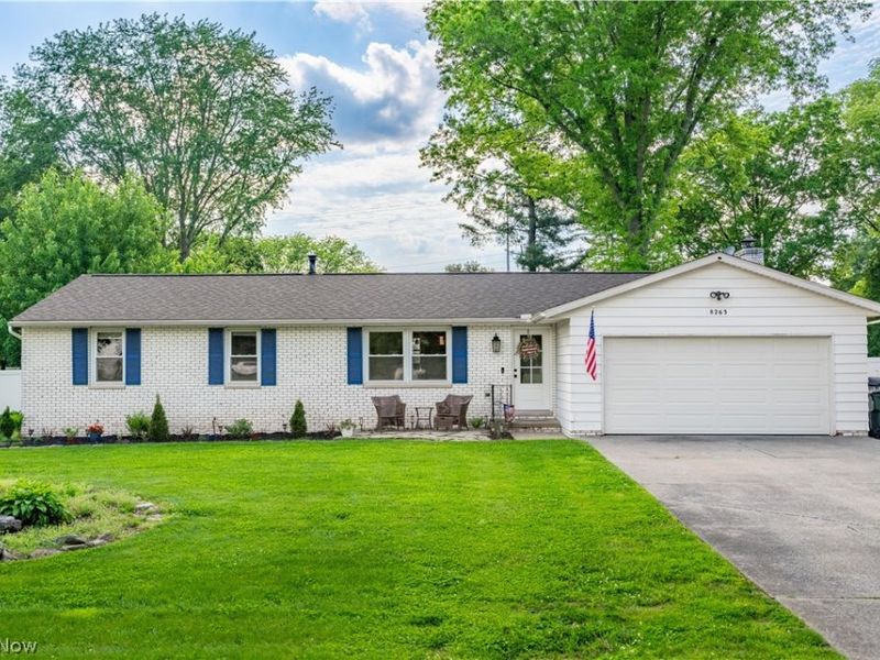 8263 Winterwood Avenue NW, North Canton, OH 44720 Photo 1