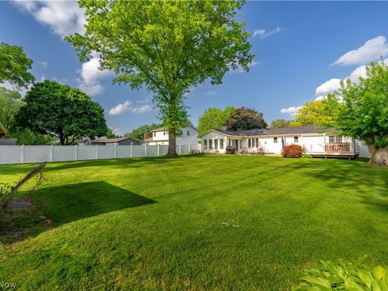 8263 Winterwood Avenue NW, North Canton, OH 44720 Photo 4