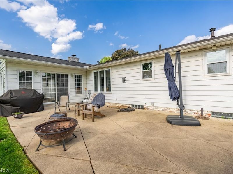 8263 Winterwood Avenue NW, North Canton, OH 44720 Photo 6