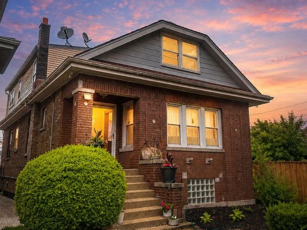 5438 W Melrose Street, Chicago, IL 60641