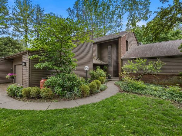905 Barclay Court , Champaign, IL 61821