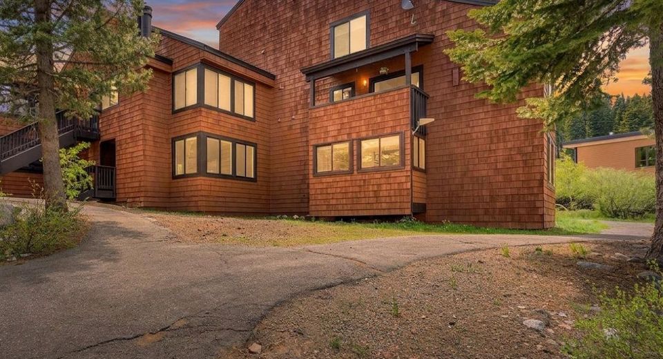 11685 Snowpeak Way, Truckee, CA 96161 Photo