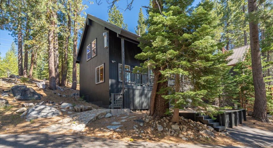 50638 Hemlock Court, Soda Springs, CA 95728 Photo