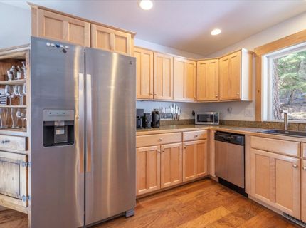 50638 Hemlock Court, Soda Springs, CA 95728 Photo